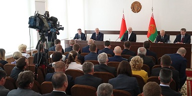 Александр Лукашенко провел совещание с руководством Житковичского райисполкома и предприятий района